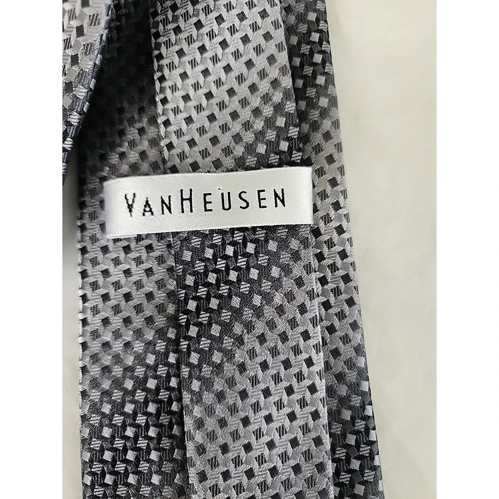 Van Heusen Jacquard Men's Necktie 100% Silk‎ Black/Silver Tungsten Geometric 58